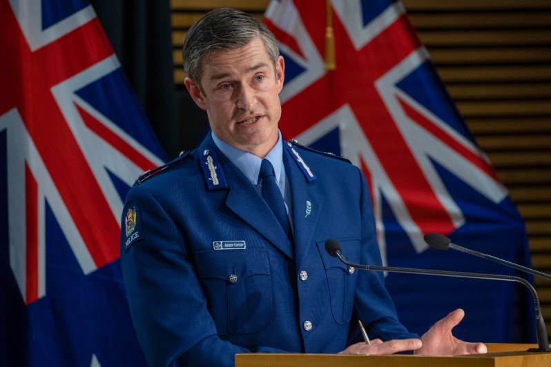 NZ government puts police commissioner on notice