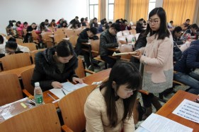 Record number of young Chinese seek civil service careers